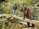 Oprava mostku pes Rudn potok v Obm dole v Krkonoch (25. 5. 2017)