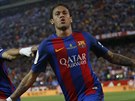Barcelonský útoník Neymar se raduje z gólu do sít Alavésu ve finále...