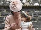 Vévodkyn Kate a princezna Charlotte na svatb Pippy Middletonové (Englefield,...