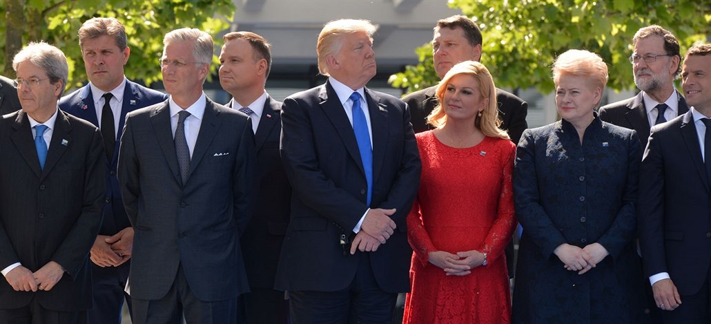 Americký prezident Donald Trump na první schzce se spojenci z NATO v Bruselu