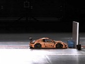 Crashtest Porsche 911 GT3 RS v měřítku 1:18 z lega