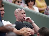 Andre Agassi upen sleduje zpas svho svence Novaka Djokovie.