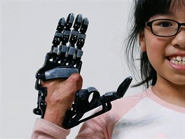 Bionická ruka vynálezce z Tchaj-wanu.