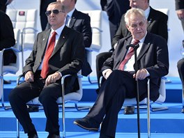 esk prezident Milo Zeman na schzce ldr NATO v Bruselu. Na snmku z...