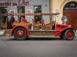 Hasiský speciál Tatra 43 z roku 1931. Motor o objemu 1 680 ccm dává výkon 24...