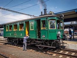 Podobné parní motorové vozy se zaaly na tratích objevovat a po roce 1900....