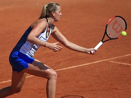 NA ORANOV ANTUCE. Petra Kvitov pi trninku ped odletem na Roland Garros v...