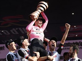 Tom Dumoulin slav triumf na 100. ronku Gira.