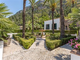 Dům poskytuje nádherné výhledy díky své poloze v srdci pohoří Serra de...