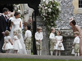 Novomanelé James Matthews a Pippa Middletonová a sestra nevsty, vévodkyn...
