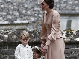 Princ George a princezna Charlotte a jejich maminka vévodkyně Kate na svatbě...