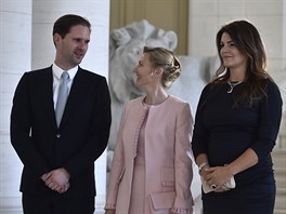 Manel lucemburského premiéra Gauthier Destenay, partnerka slovinského premiéra...