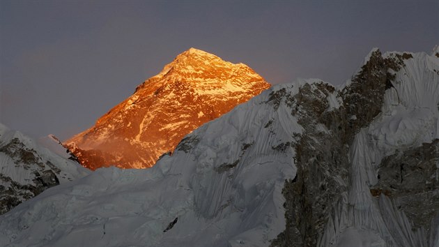 Mount Everest na snmku z listopadu 2015