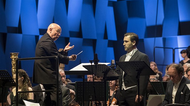 Dirigent Dennis Russell Davies dil na Praskm jaru koncert Filharmonie Brno