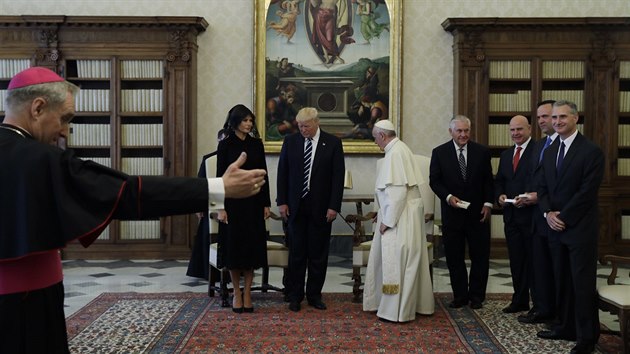 Donald Trump se ve stedu setkal s papeem Frantikem (24. kvtna 2017)
