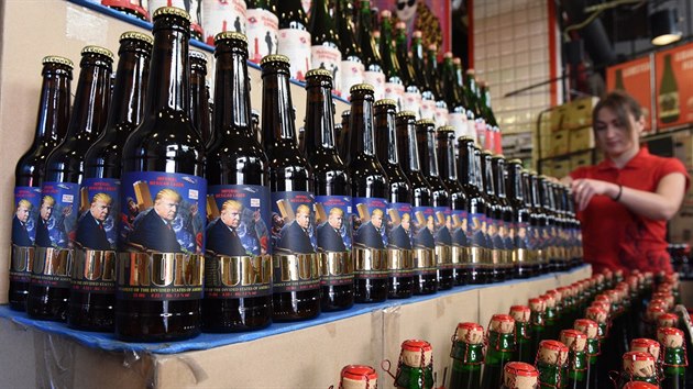 Lvovsk pivovar Pravda nabz pivo znaky Trump.
