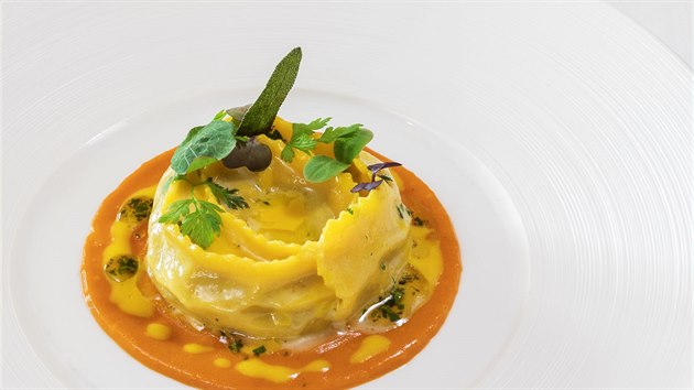 Pappardelle pln�n� ossobucem se �afr�novo parmaz�nov�m fondue