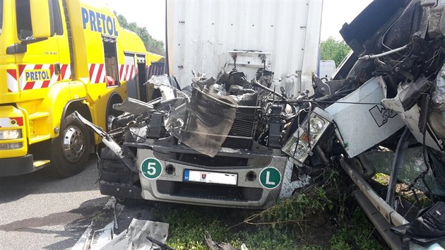 Nehoda na 55. kilometru D1 ve směru na Prahu (22.5.2017).