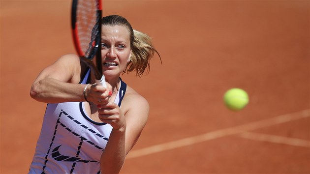 BEKHEND. Petra Kvitov pi trninku ped odletem na Roland Garros v Pai.