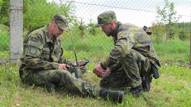 Aktivní záložáci při cvičení ve vojenském prostoru Hradiště.