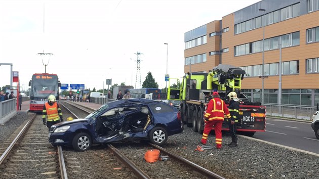 V Blohorsk ulici si srazila tramvaj s taxkem (25.5.2017)