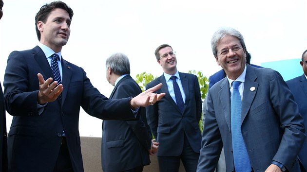 Kanadsk premir Justin Trudeau a jeho italsk protjek Paolo Gentiloni na summitu G7 v italsk Taormin (27. kvtna 2017).