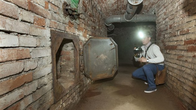 Jedna z místností protiatomového krytu, který se nachází ve skále u olomouckého parku a vznikl přestavbou původního protileteckého krytu z druhé světové války.