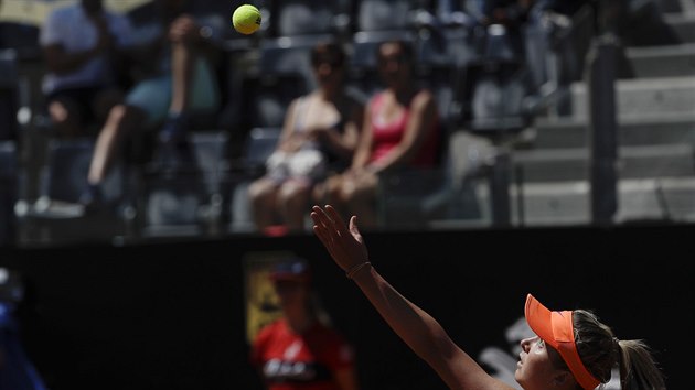 Jelena Svitolinov servruje ve finle turnaje v m.