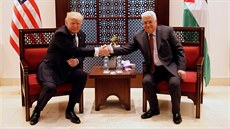 Americký prezident Donald Trump pi setkání s palestinským prezidentem Mahmúdem...