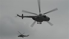 SPolená ukázka vrtulník Mi-171 a bitevníku Mi-24/35 na Dni otevených dveí...