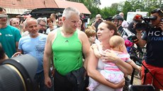 Při jeho propuštění z rýnovické věznice na Jiřího Kajínka čekal dav fanoušku i...