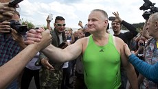 Při jeho propuštění z rýnovické věznice na Jiřího Kajínka čekal dav fanoušku i...