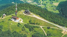 Vrchol beskydského Radhot s kaplí Cyrila a Metodje a vysílaem