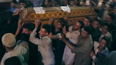 Na poh�eb ob�tí páte�ního útoku na kopty se dostavilo n�kolik tisíc koptských...