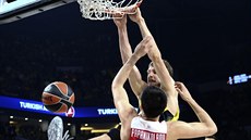 Jan Veselý z Fenerbahce zasmeoval, Kostas Papanikolau z Olympiakosu ho...