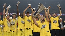 Basketbalisté Fenerbahce slaví svj první euroligový titul.