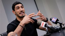 Enes Kanter promluvil na tiskové konferenci o své touze získat americké...