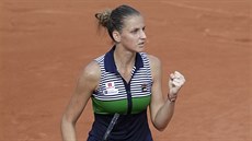 Karolína Plíková slaví postup do 2. kola Roland Garros.