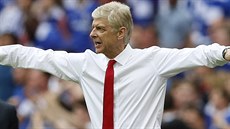 Trenér Arsenalu Arsene Wenger během finále FA Cupu proti Chelsea.
