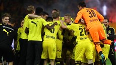 POKALSIEGER. Fotbalisté Dortmundu slaví, právě získali čtvrtý německý pohár,...
