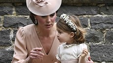 Vévodkyn Kate a princezna Charlotte na svatb Pippy Middletonové (Englefield,...