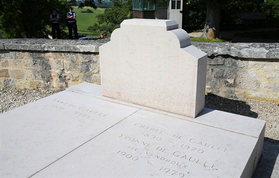 Hrob bývalého prezidenta Charlese de Gaullea v msteku...