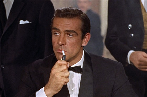 Sean Connery jako 007 ve filmu Dr. No