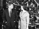 Americký prezident John F. Kennedy a první dáma USA Jackie Kennedyová...