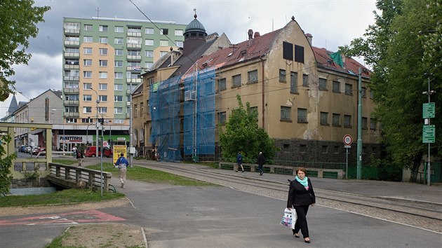 Na bývalých městských lázních probíhají opravy. Město do nich letos investuje asi milion korun.