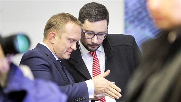 Zstupce fa hradnho protokolu Vladimr Kruli (vlevo) a mluv prezidenta Ji Ovek na snmku z ledna 2017.