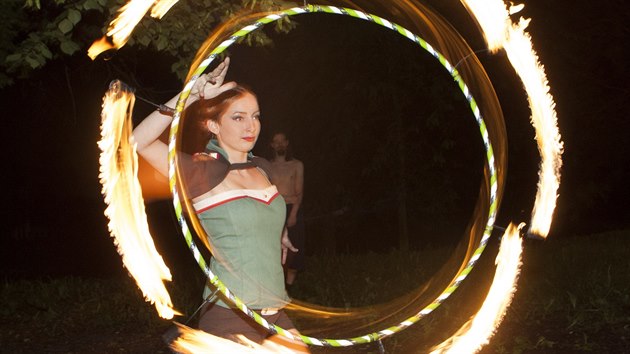 Sn�mek z olomouck�ho srazu �ongl�r� s ohn�m Fire Jam (30. kv�tna 2017)