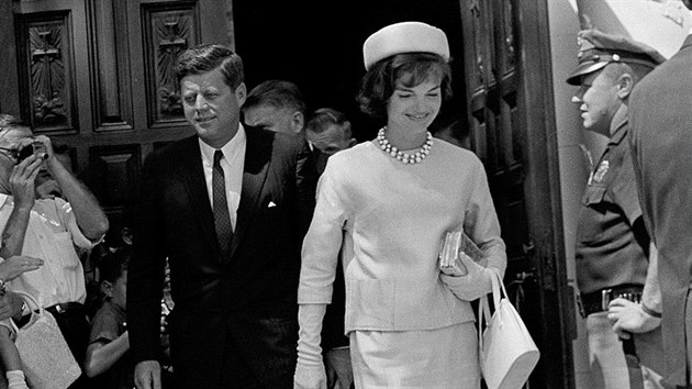 Americk prezident John F. Kennedy a prvn dma USA Jacqueline Jackie Kennedyov (West Palm Beach, 2. dubna 1961)