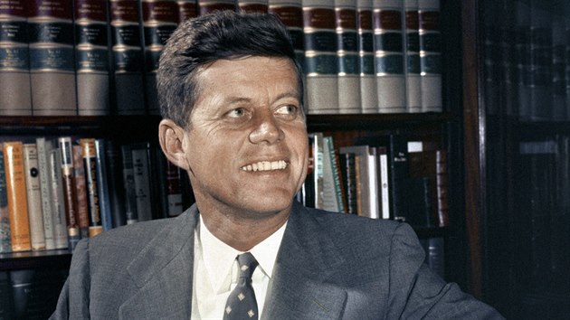 John F. Kennedy coby sentor ve sv kanceli (Washington, 27. nora 1959)