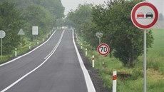Úsek p�ed obcí �asy, kde v jednom sm�ru platí zákaz p�edjí�d�ní.